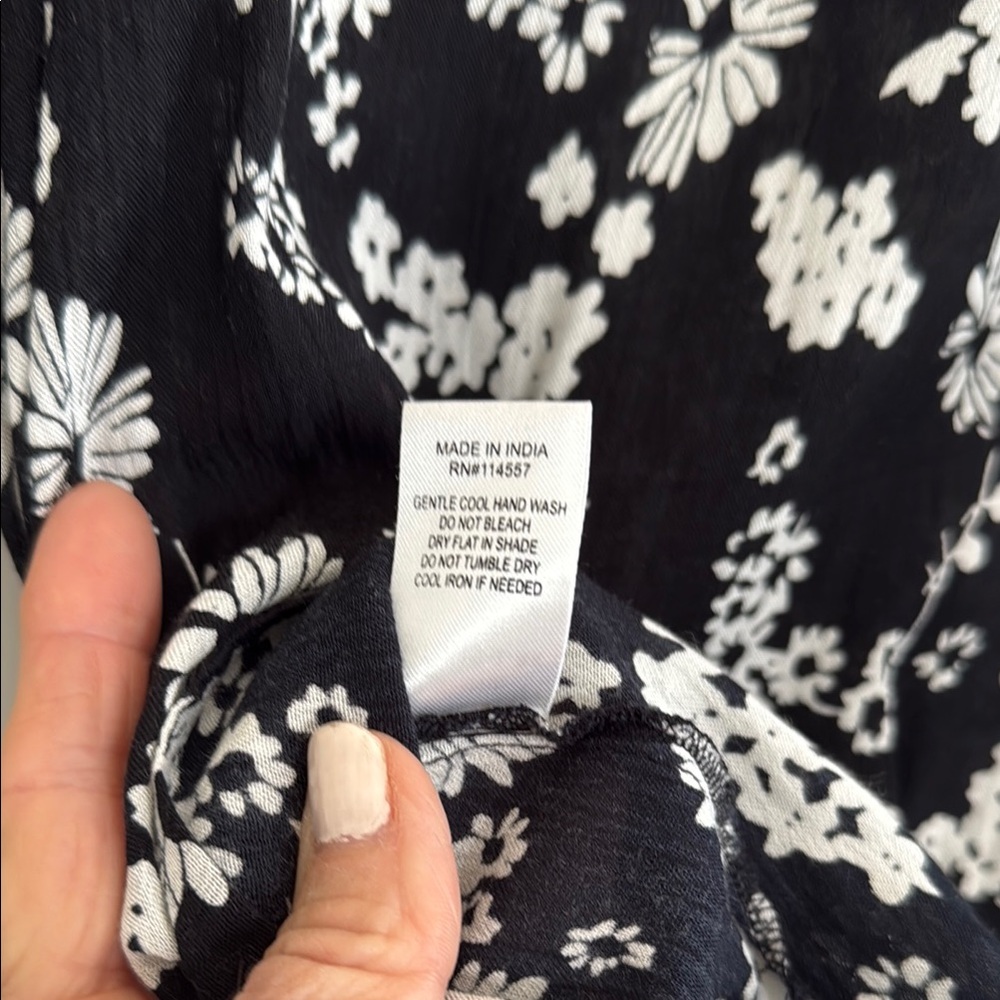 THML Black and White Ruffled Short Sleeve Blouse - Picture 8 of 8
